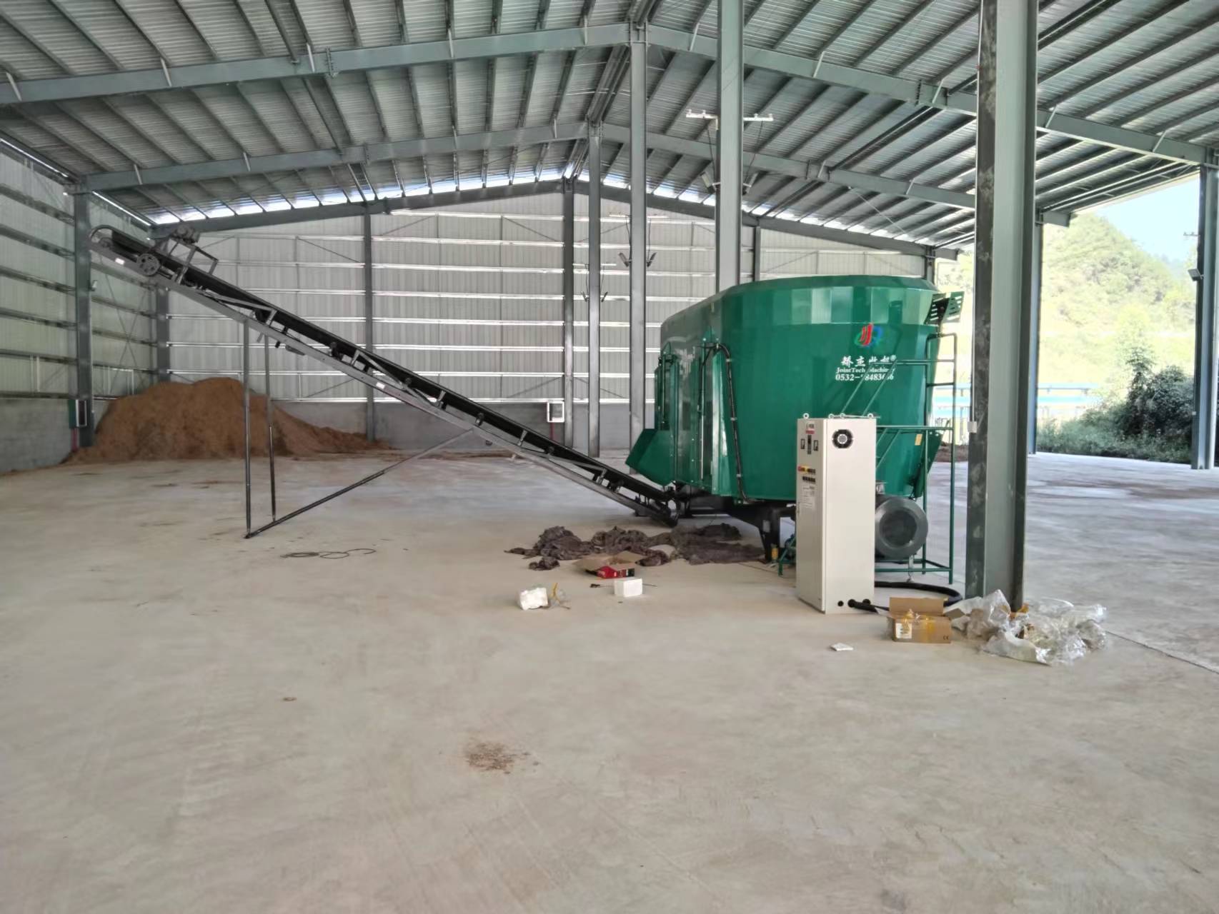 18-24 CBM Double Vertical Auger Stationary TMR Mixer