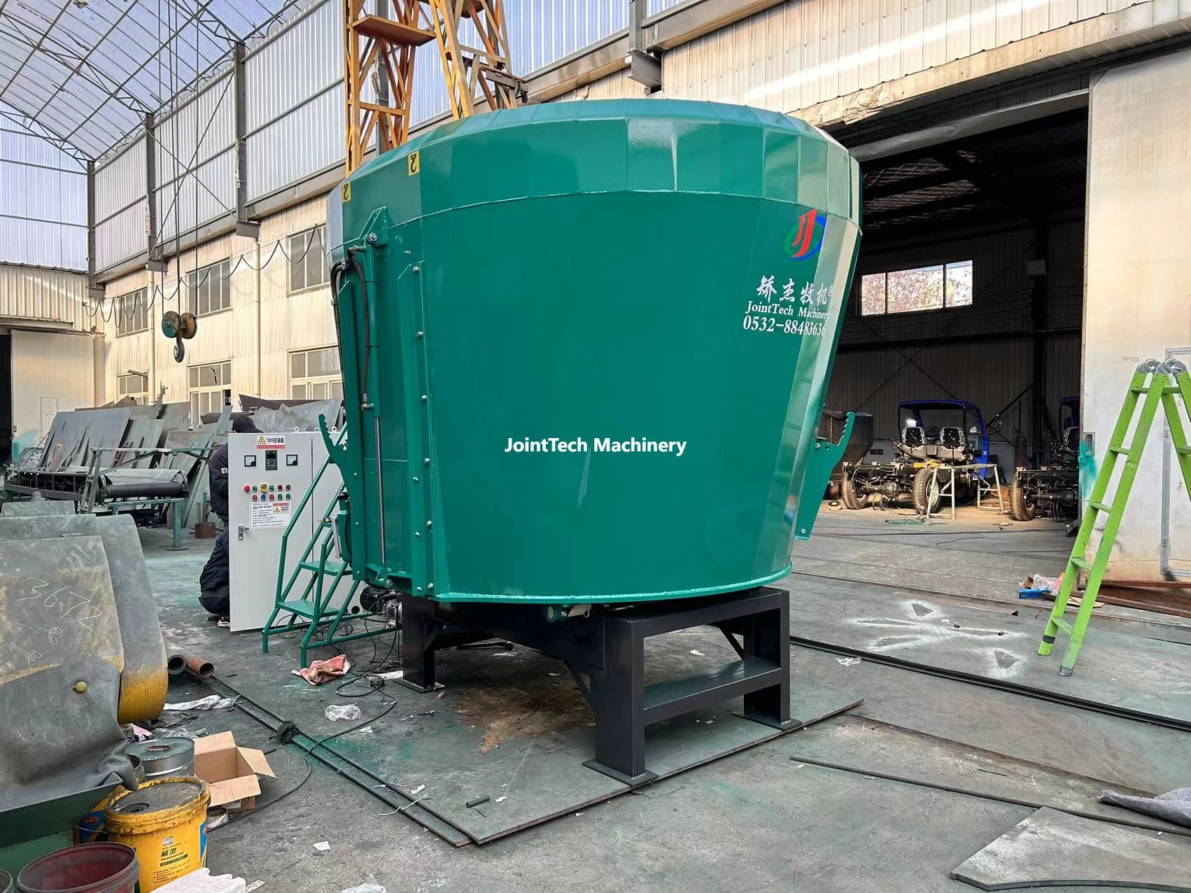 Single Vertical Auger Stationary TMR Mixer 