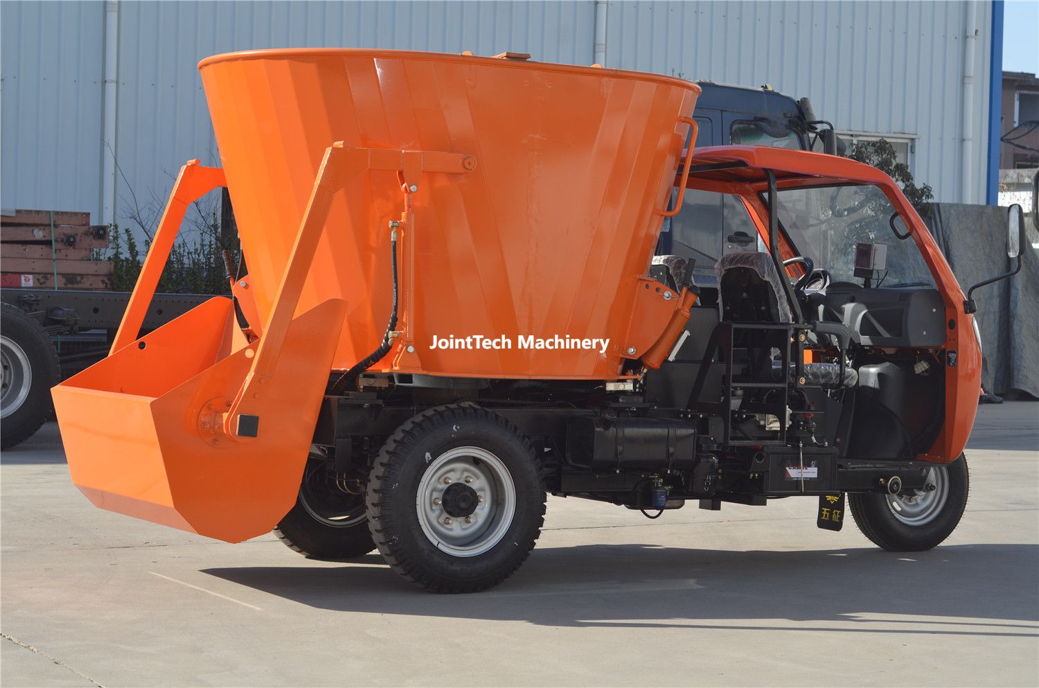 Self Propelled Multipurpose TMR Mixer 4cbm