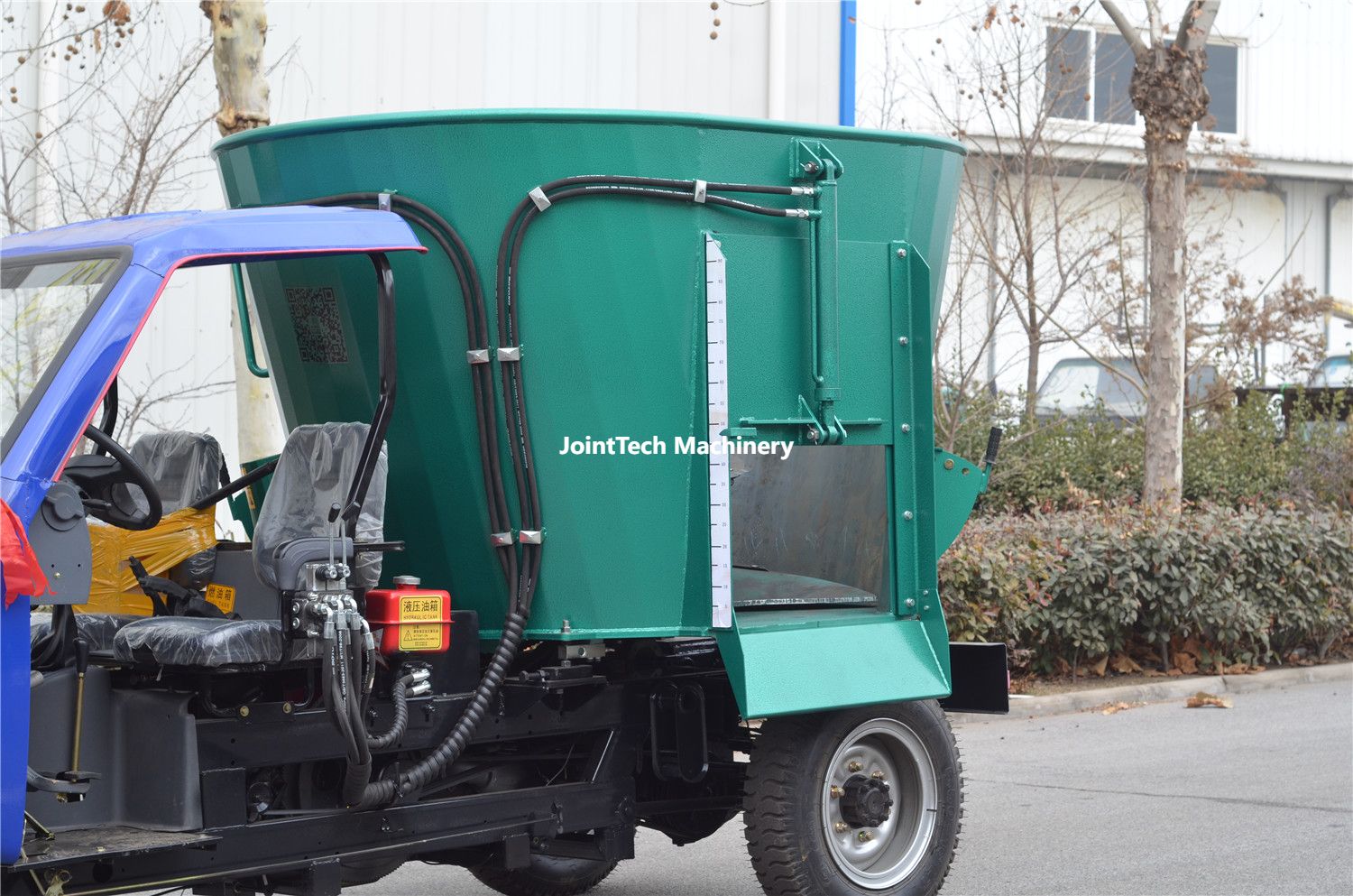 Self Propelled TMR Mixer