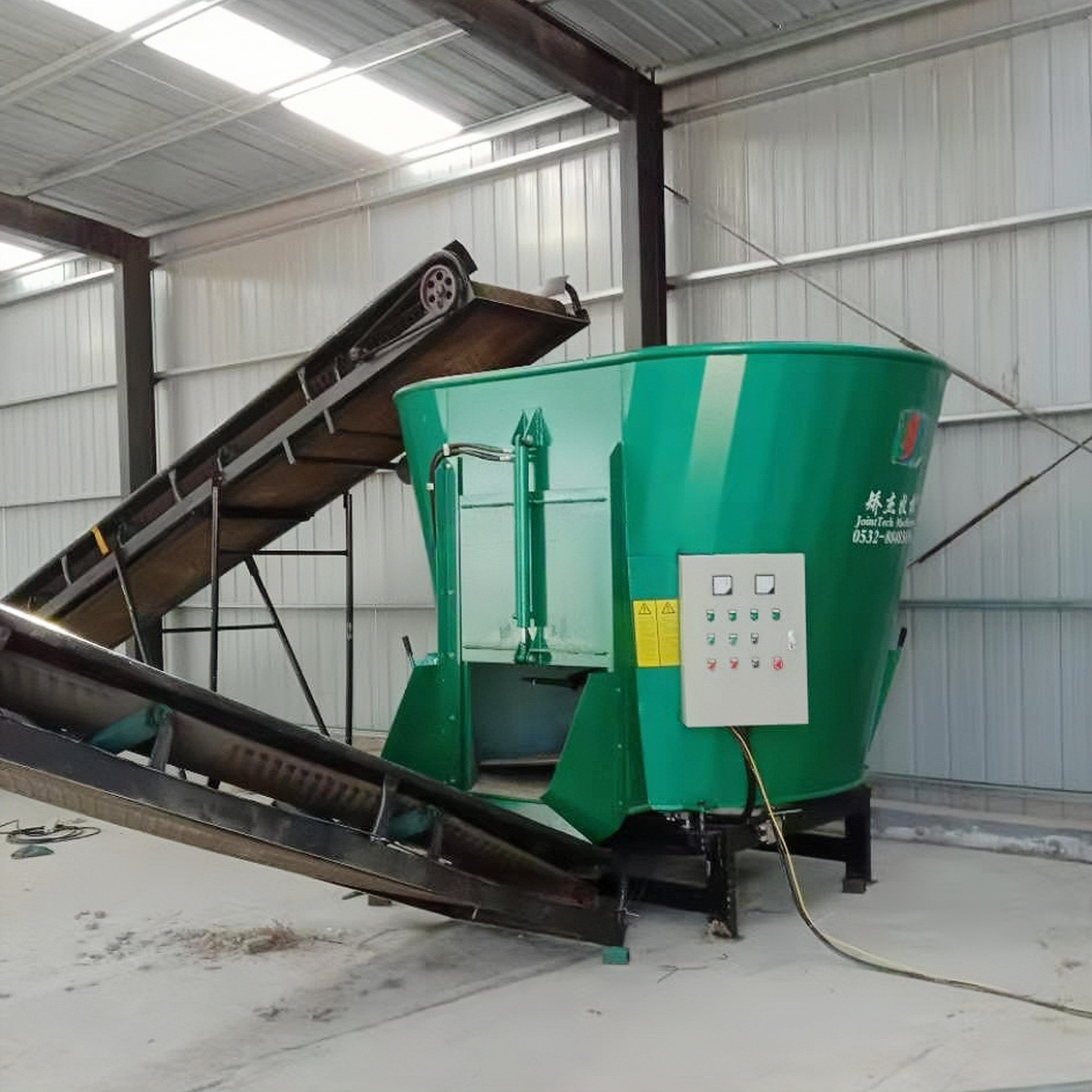 3-5 CBM Single Auger Stationary TMR Mixer