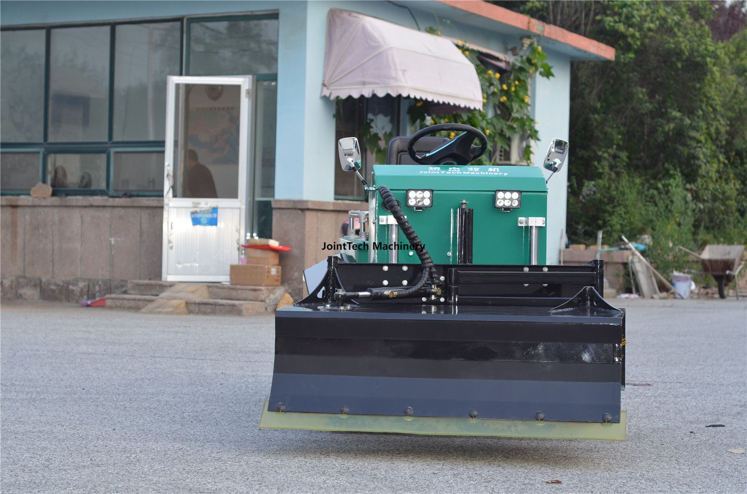 Mini Eco-friendly Electric Dairy Feed Pusher