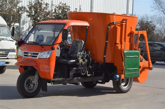 4 cbm Self Propelled TMR Mixer