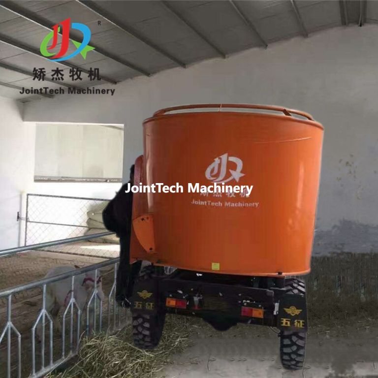 Self Propelled TMR Mixer2