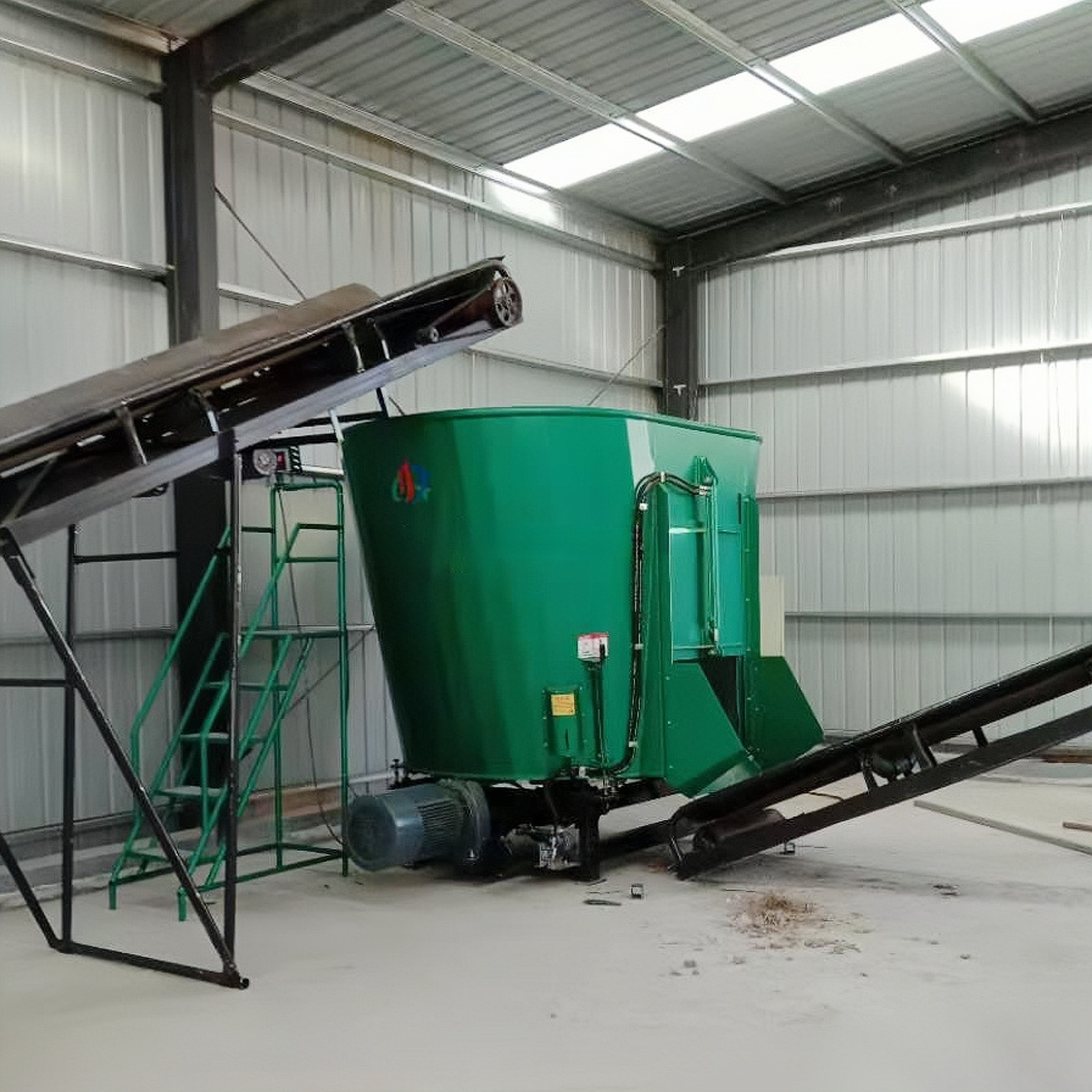 3-5 CBM Single Auger Stationary TMR Mixer