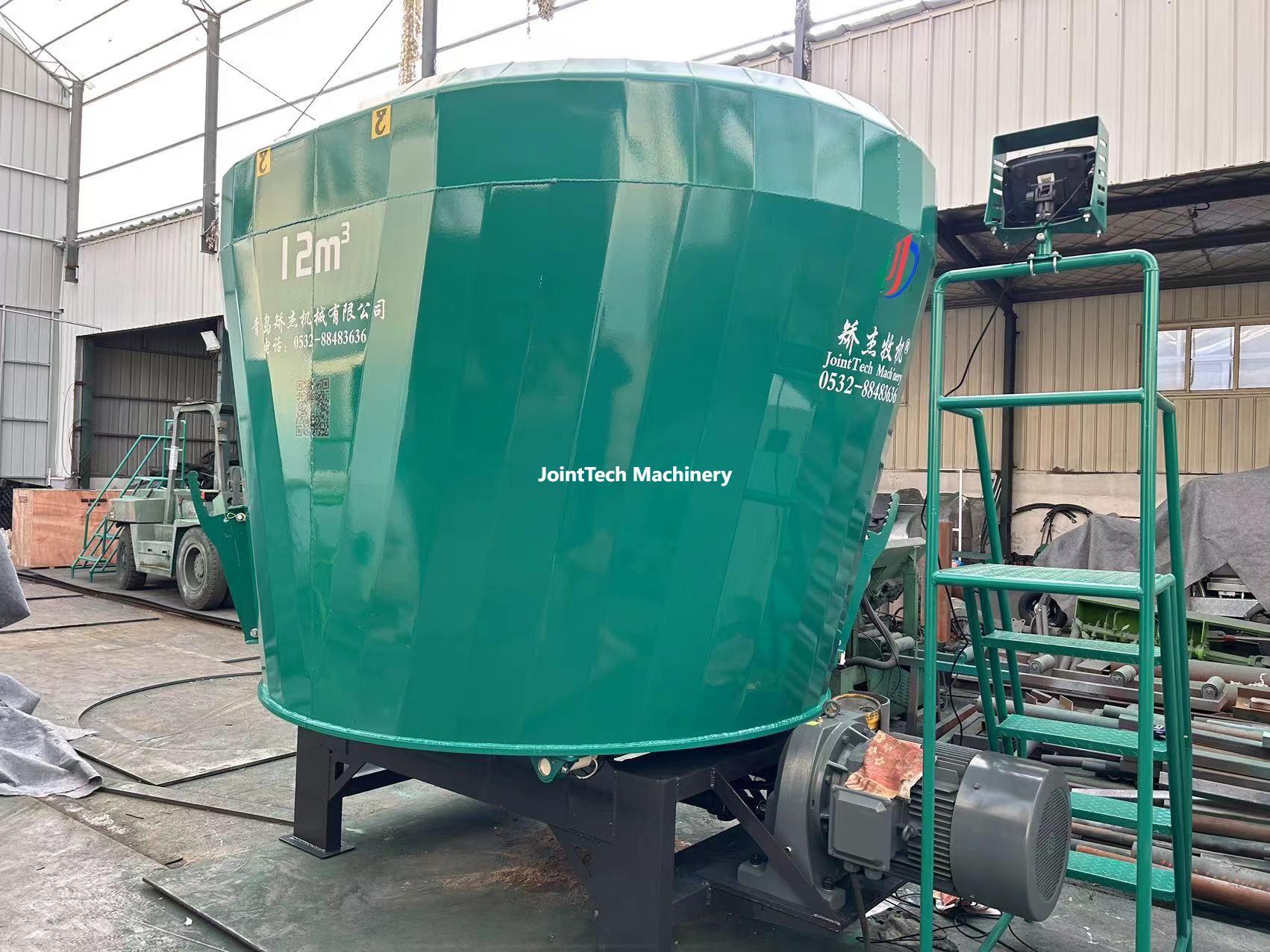 Single Vertical Auger Stationary TMR Mixer 