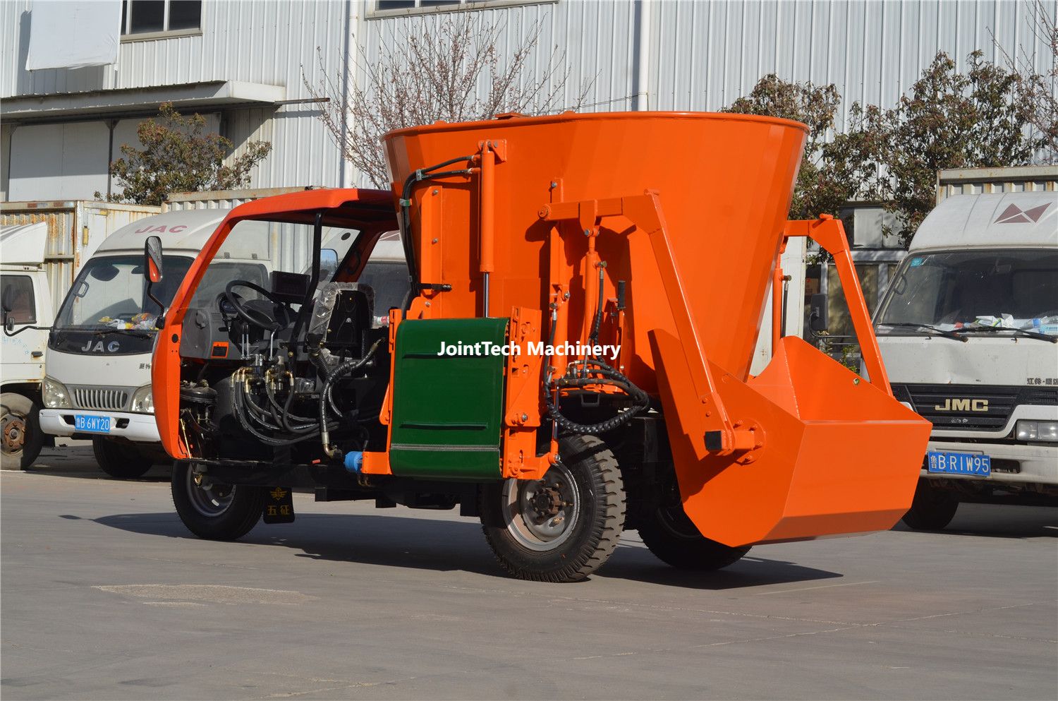 Self Propelled Multipurpose TMR Mixer 4cbm