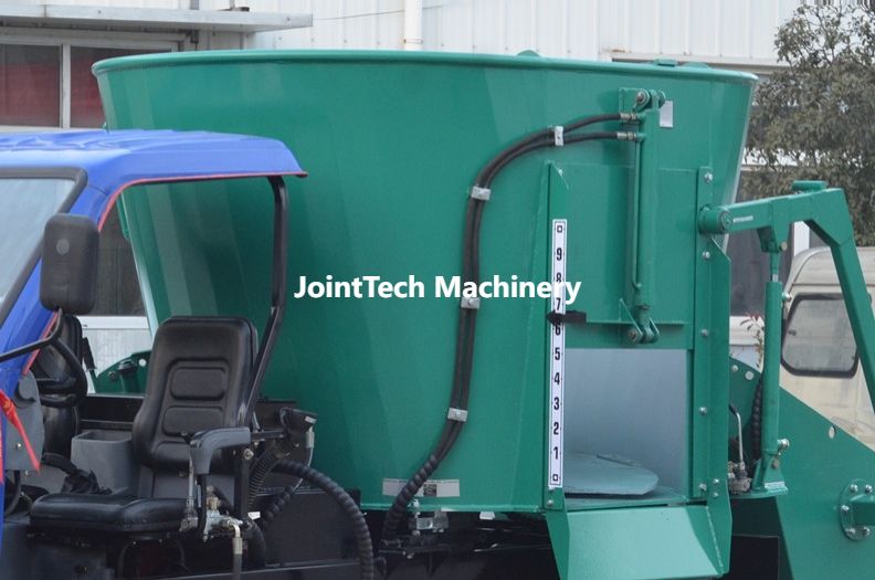 self propelled tmr mixer with loader02