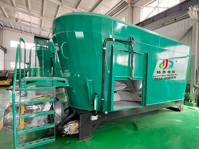 14-16 CBM Double Vertical Auger Stationary TMR Mixer