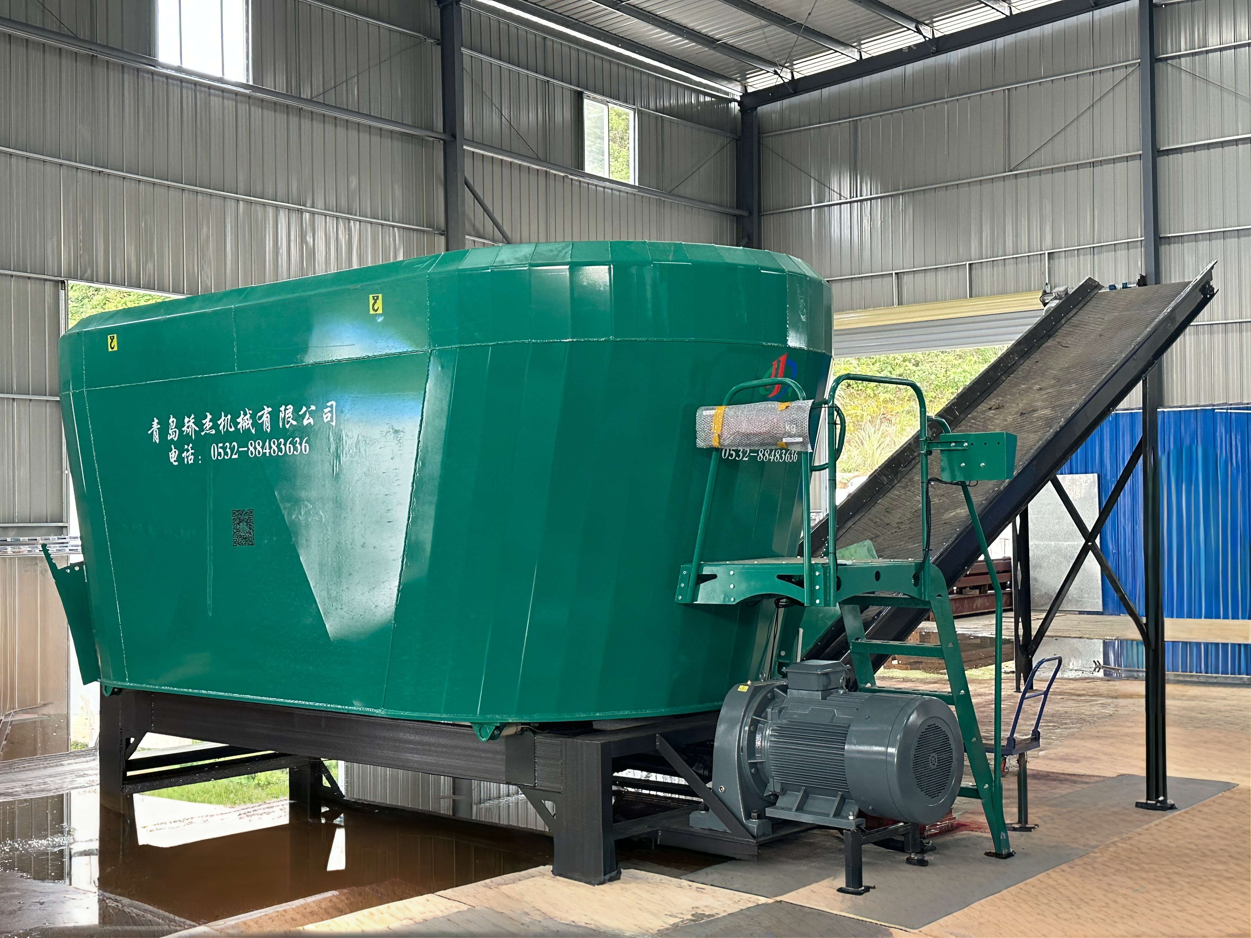 26-28 CBM Double Vertical Auger Stationary TMR Mixer