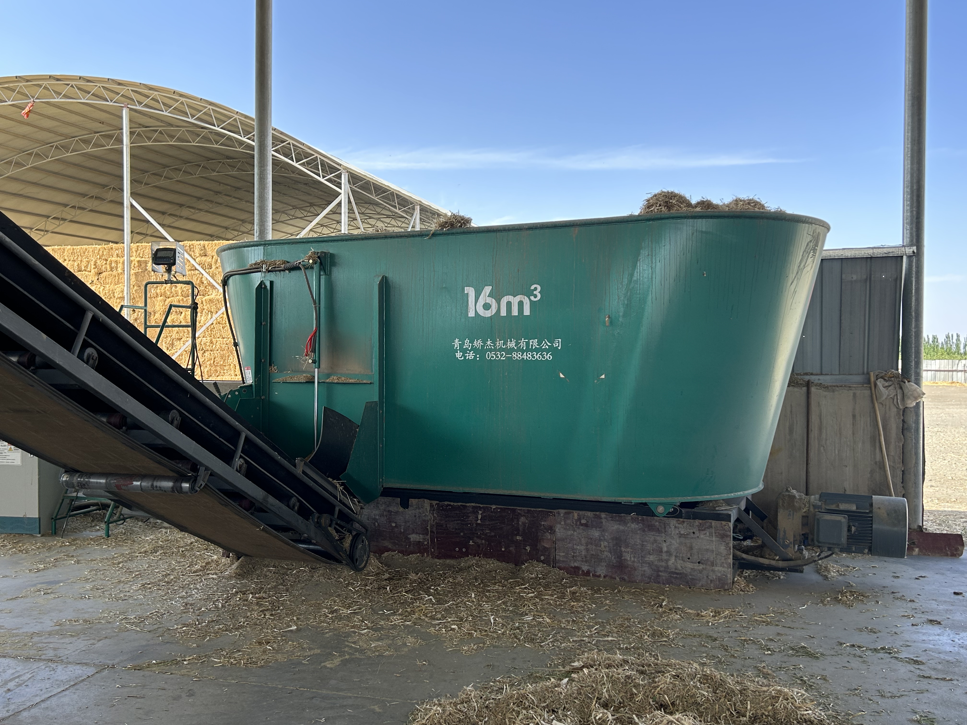 14-16 CBM Double Vertical Auger Stationary TMR Mixer