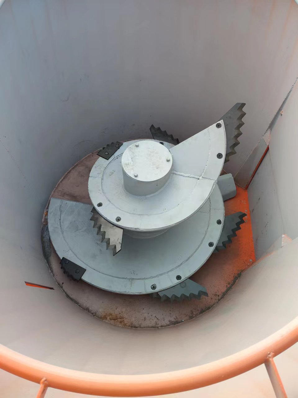 Single Auger Stationary TMR Mixer With Loader