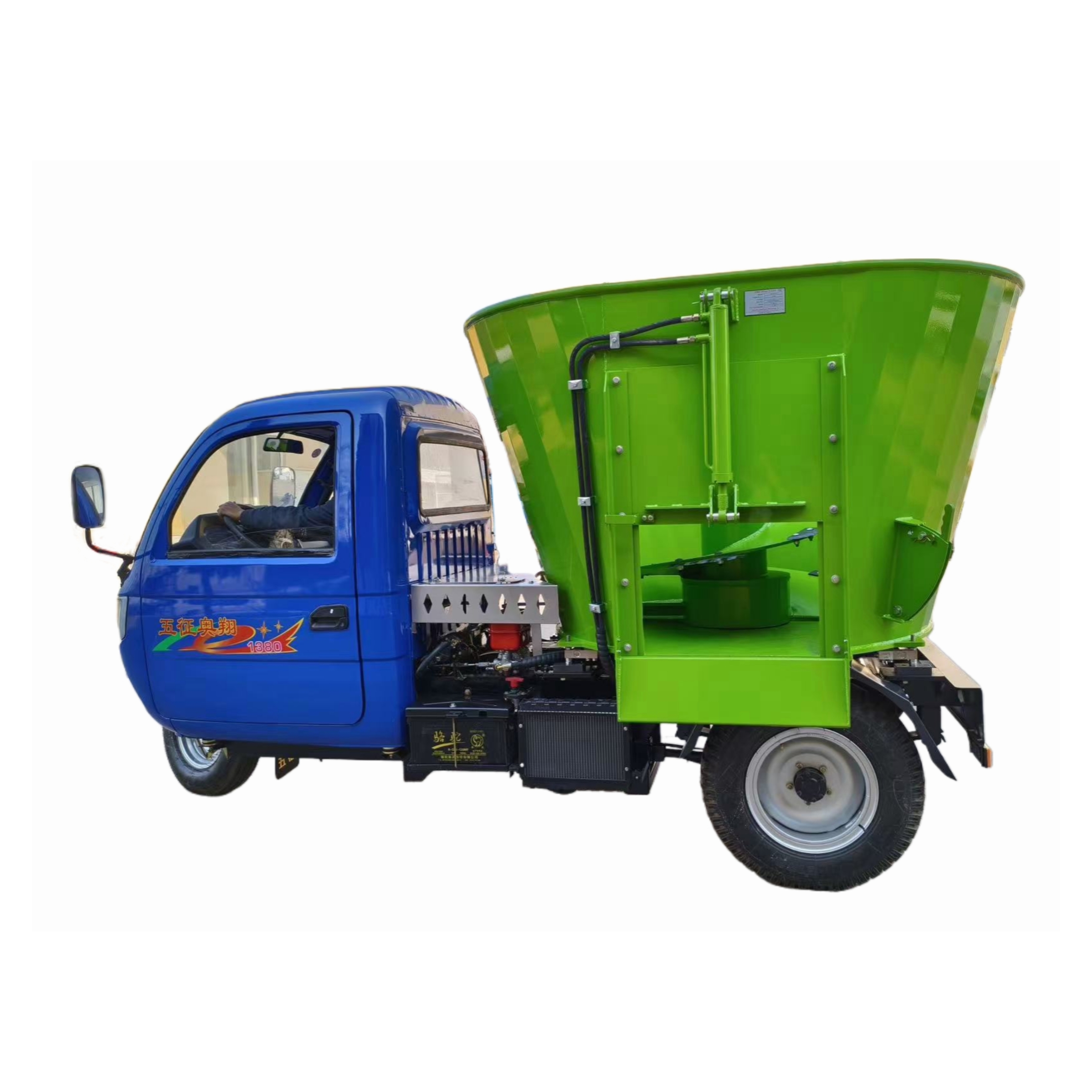 No More Multiple Equipment Transfers! Jiaojie Self-Propelled TMR Mixer, One Machine to Solve All Feeding Challenges