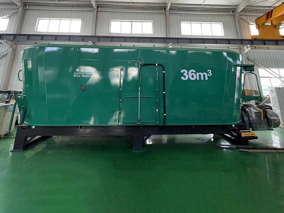 36 CBM Triple Vertical Augers Stationary TMR Mixer