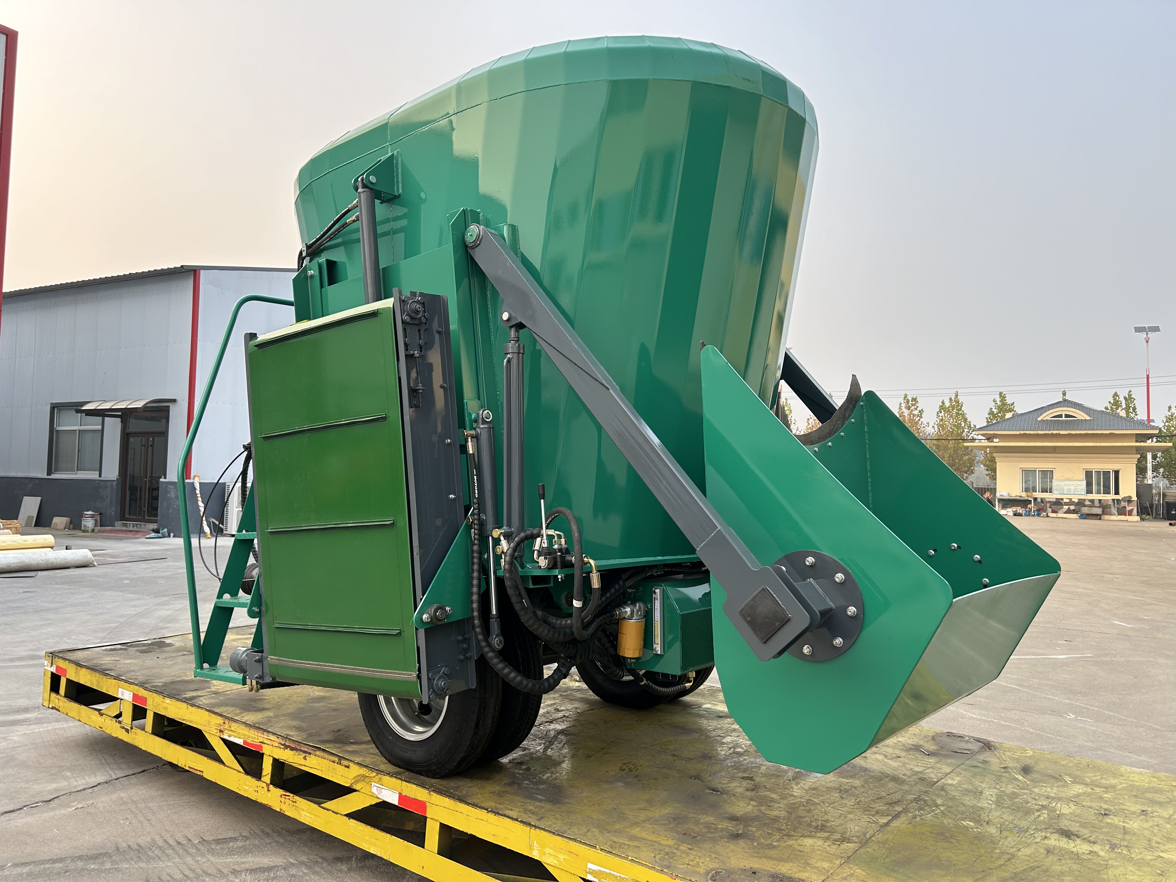 Customizable Trailer Type TMR Mixer