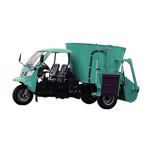 Self Propelled TMR Mixer