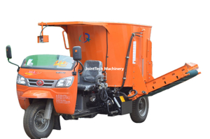 Self Propelled TMR Mixer With Feeding Belt