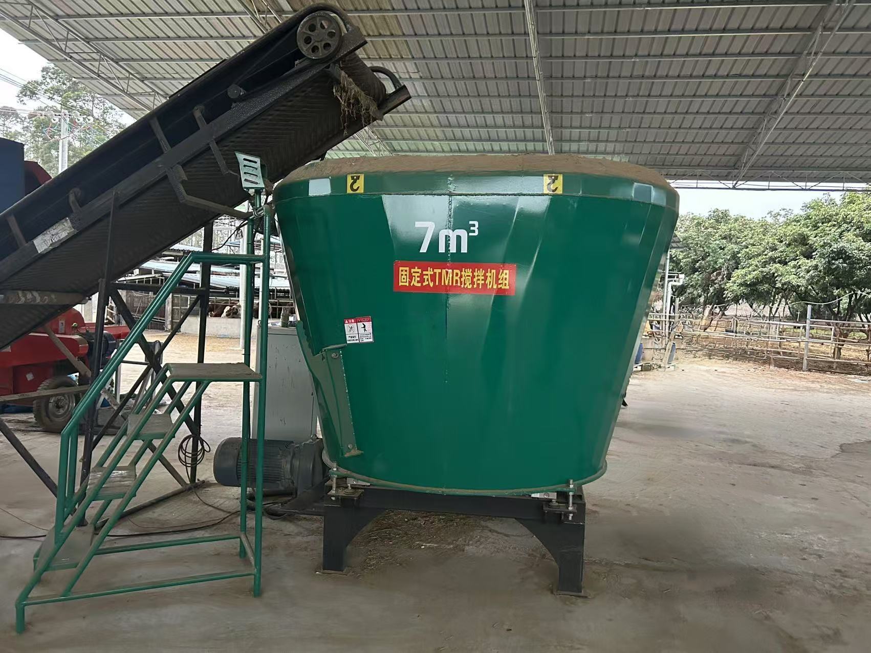 6-7 CBM Single Auger Stationary TMR Mixer