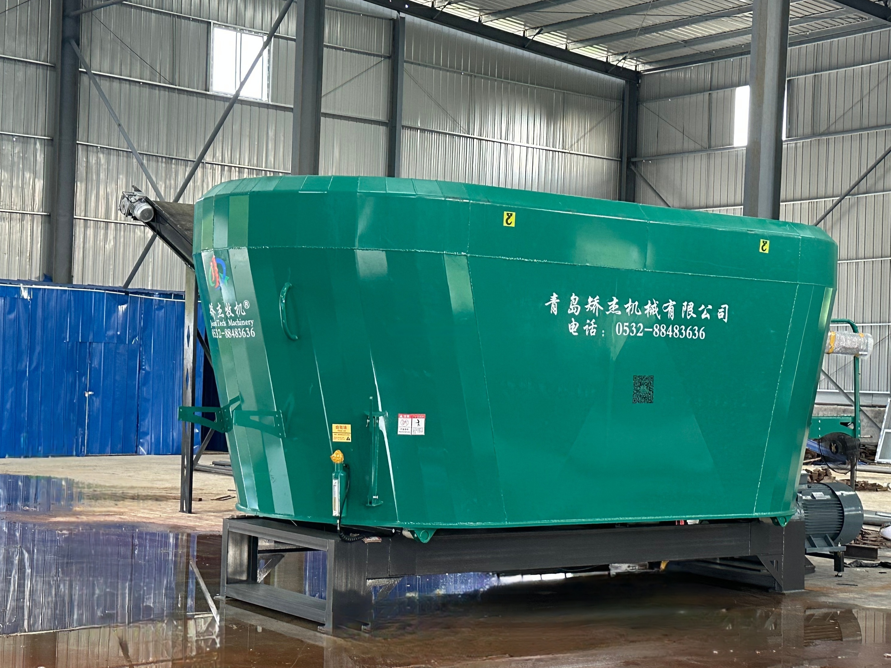 26-28 CBM Double Vertical Auger Stationary TMR Mixer