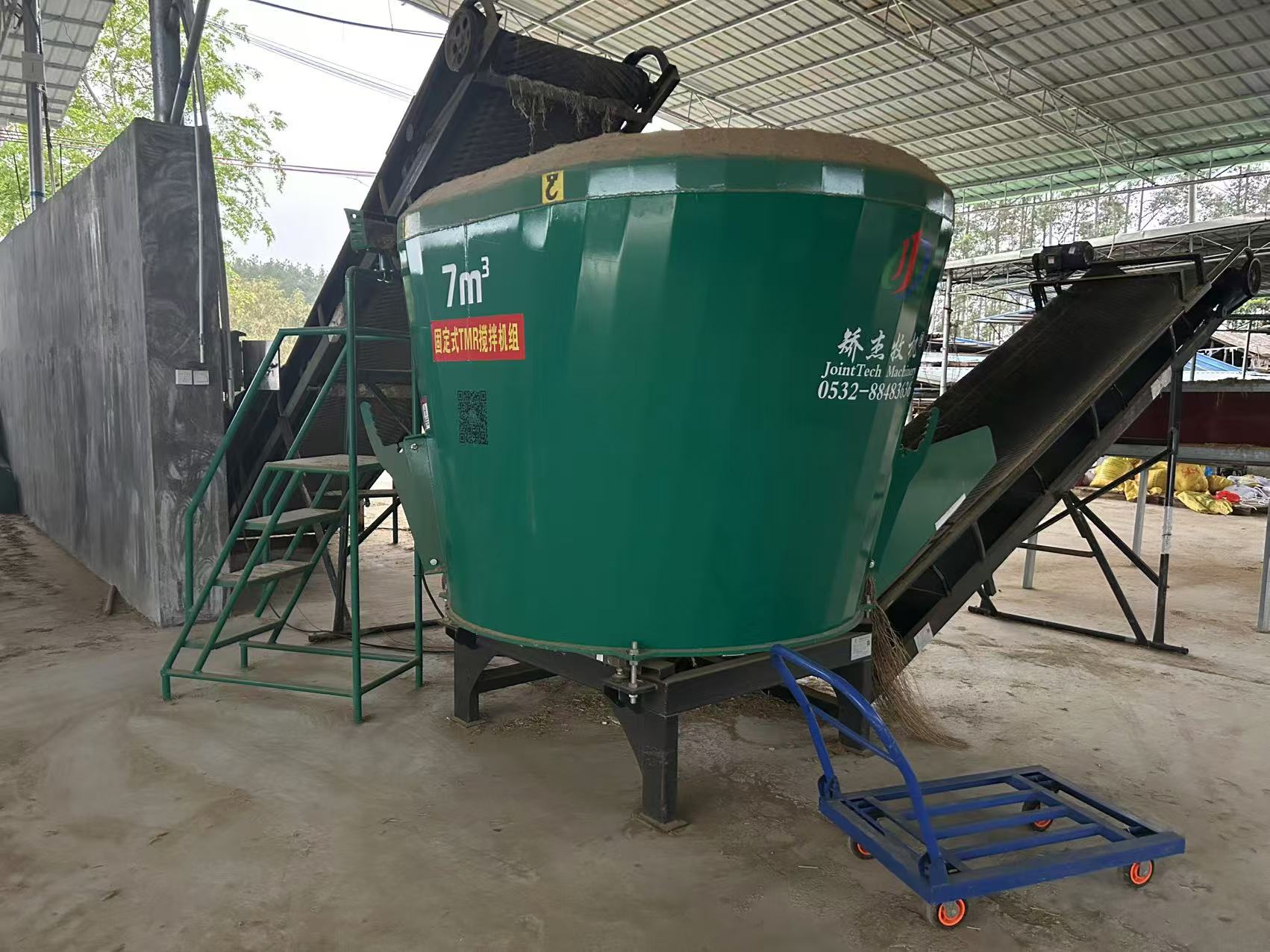 6-7 CBM Single Auger Stationary TMR Mixer