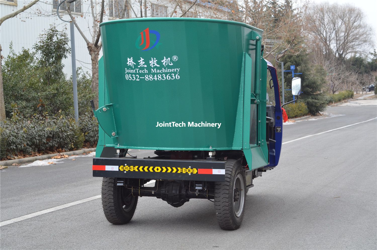 Self Propelled Fully Automatic TMR Mixer 4 Cubic Metre