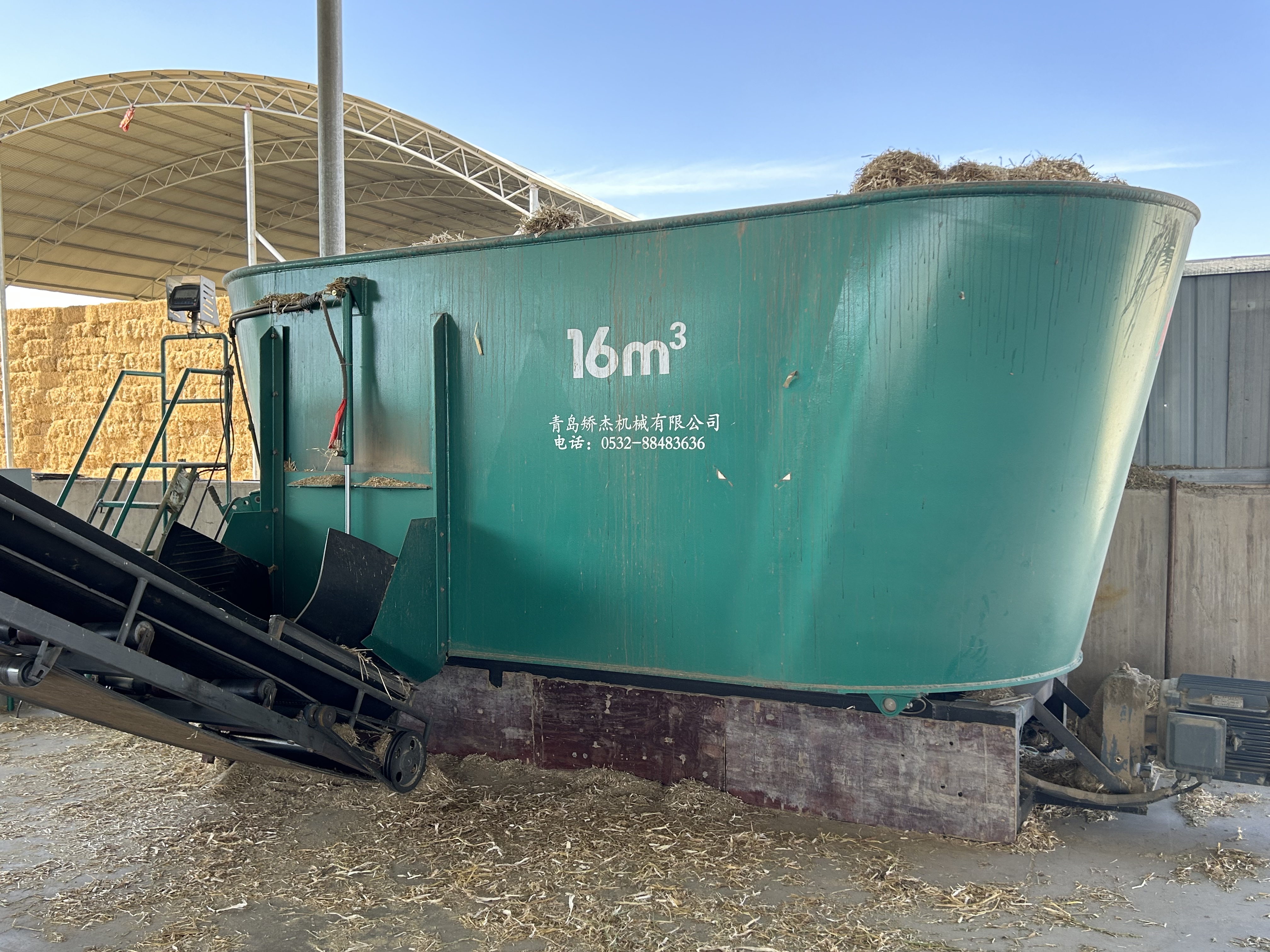 Twin Auger Stationary TMR Mixer