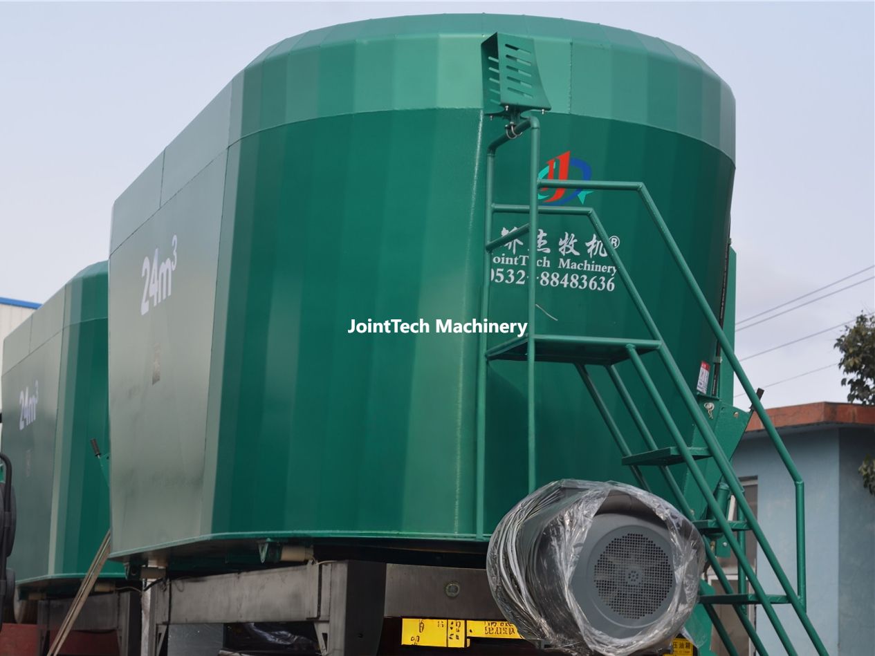 Double Vertical Auger Stationary TMR Mixer